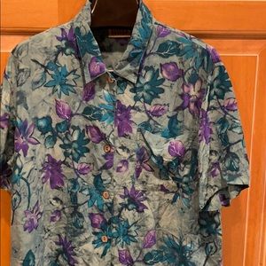 Chico’s size 1 short sleeve camp shirt/blouse